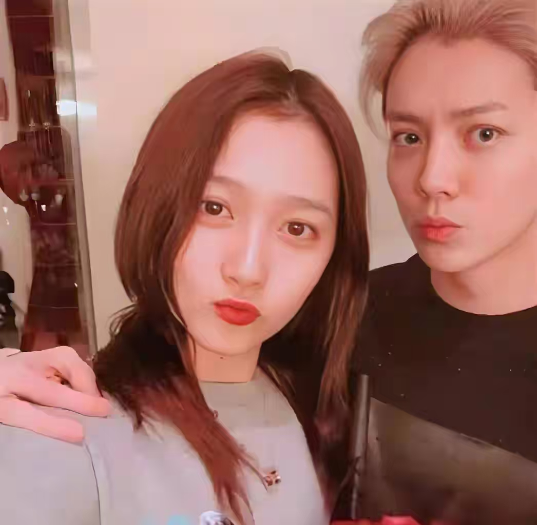 分手传闻8个月后，鹿晗关晓彤也没想到，两人的体面被女网红撕碎