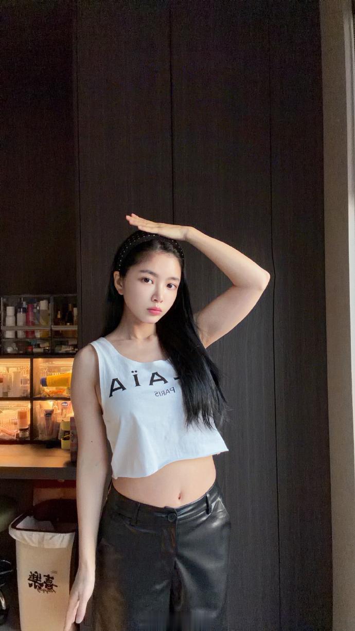 杜淳老婆开心宣布增肥16斤,整个人圆一圈,已胖出小肚腩