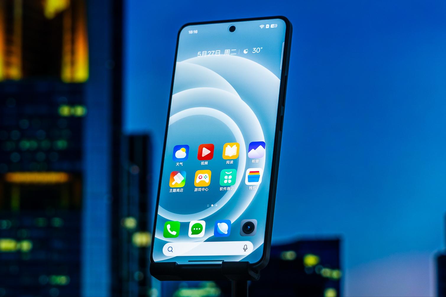 245萬分+144HZ直屏+7200mAh+滿級防水，可以撿漏的“中端機皇”