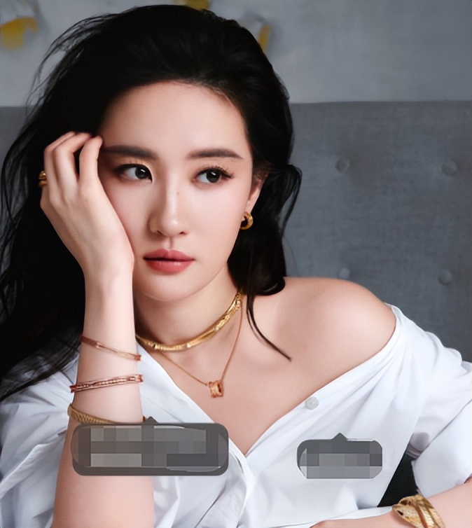 香港金九合照暴露咖位：倪妮宋佳靠边，杨幂侧身让位，c位没悬念