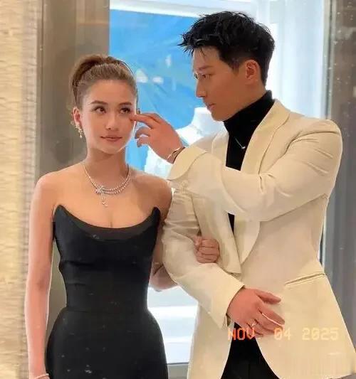 窦骁出席活动被偶遇，胖了依旧帅气十足，戴着婚戒，力破婚变传闻