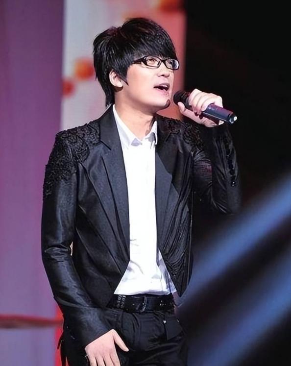 “手表风波”6月后，曾毅传来新消息，终究步入了李易峰后尘