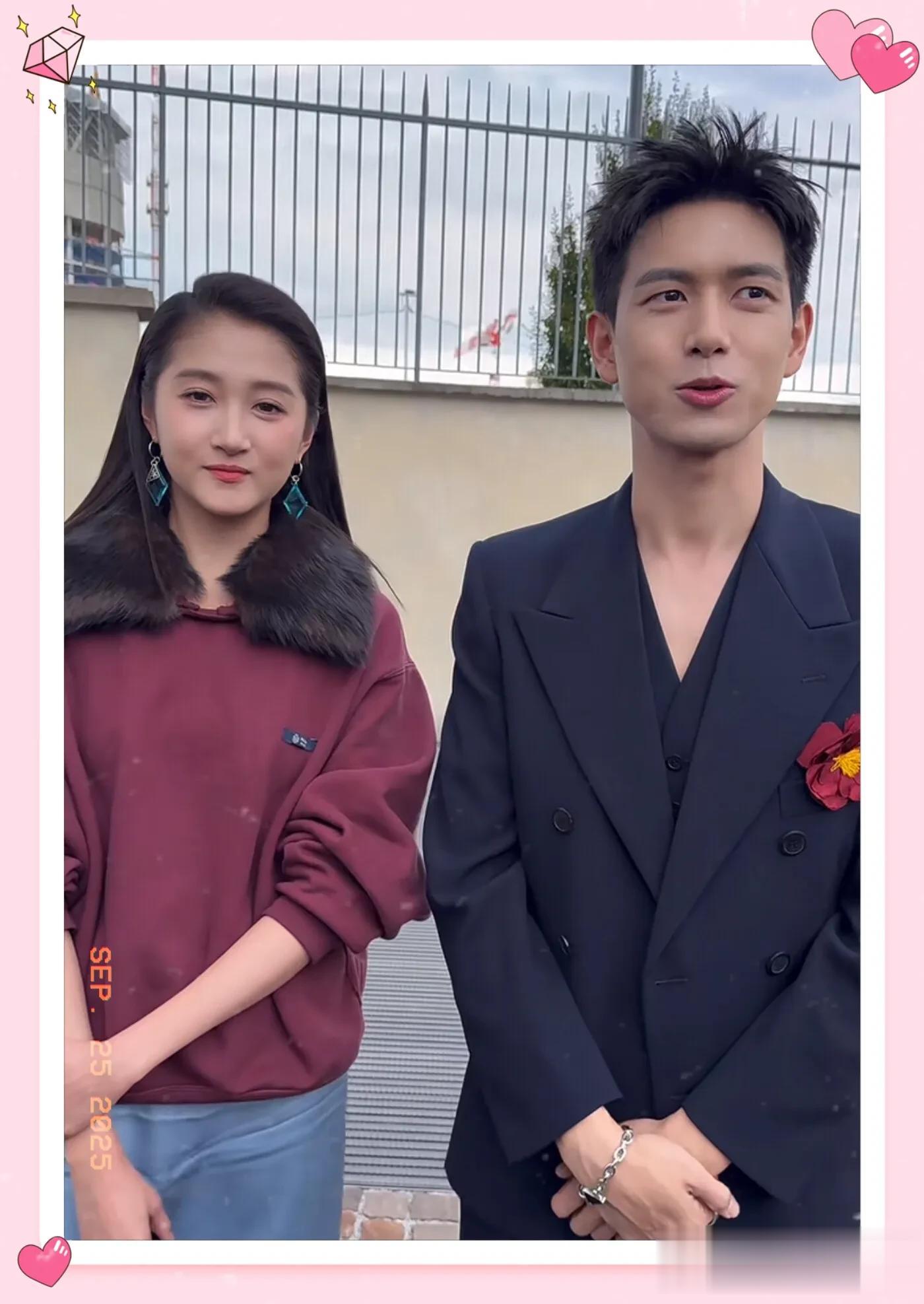 关晓彤米兰造型翻车，发型显老气，外套毛领辣眼，引发网友吐槽！