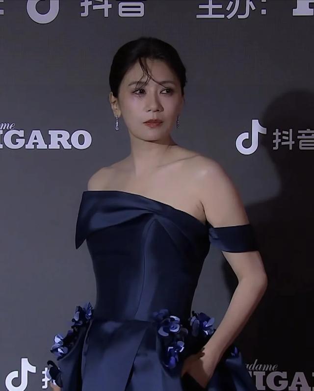 张雨绮还是美的太全面了，一出场就秒杀贾静雯 还甩了黄圣依一条街