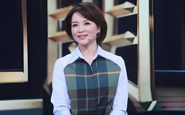 丈夫生意破产,儿子回国读书,51岁董卿再次亮相,婚姻成谜惹猜测