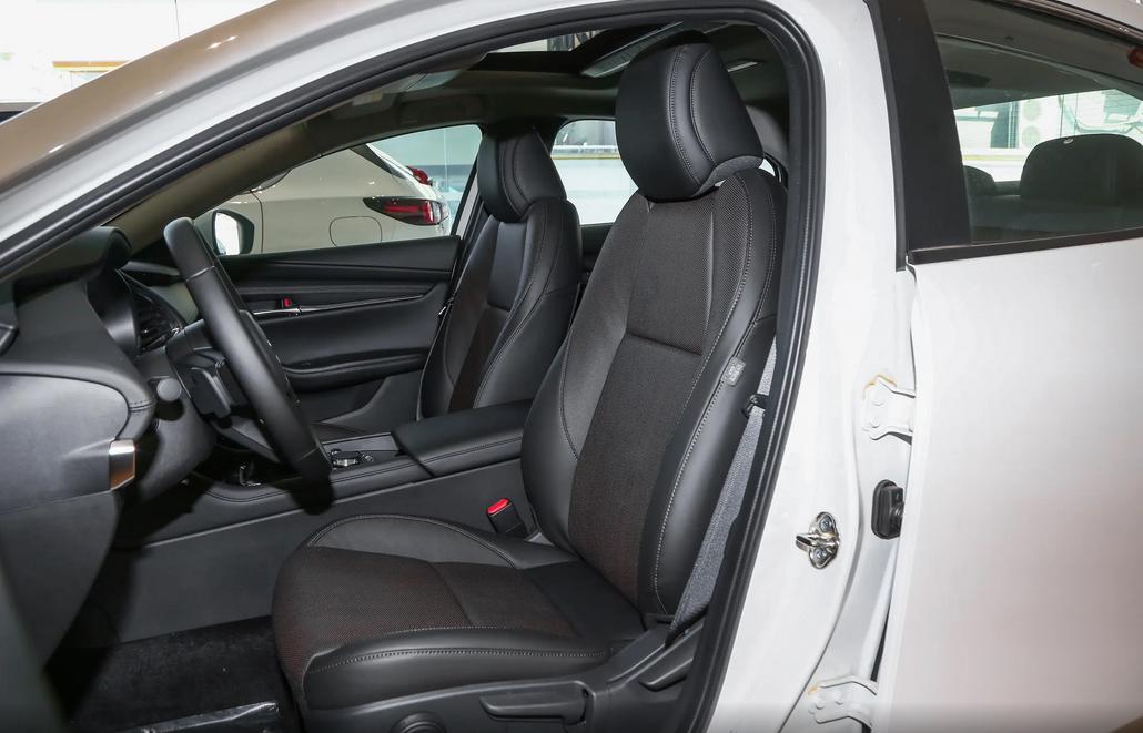 新款在售8个版本,8.99万元起售,马自达3 昂克赛拉该怎么选?