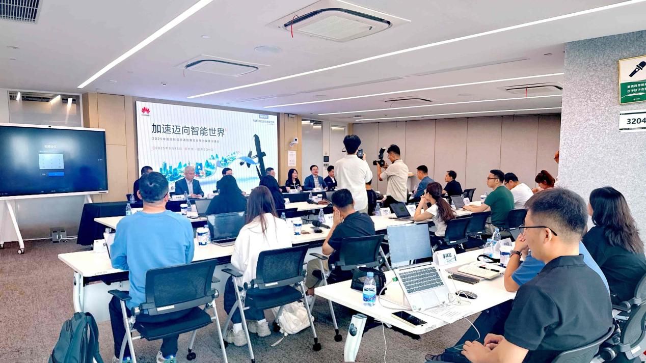 中國通信業“雙引擎”：5G-A規模化商用，AI落地按下加速鍵