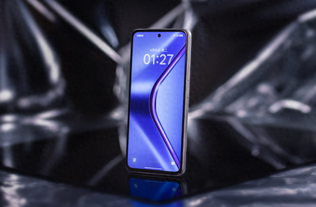 OPPO K12s 星芒白圖賞：輕薄大電量，千元新選擇