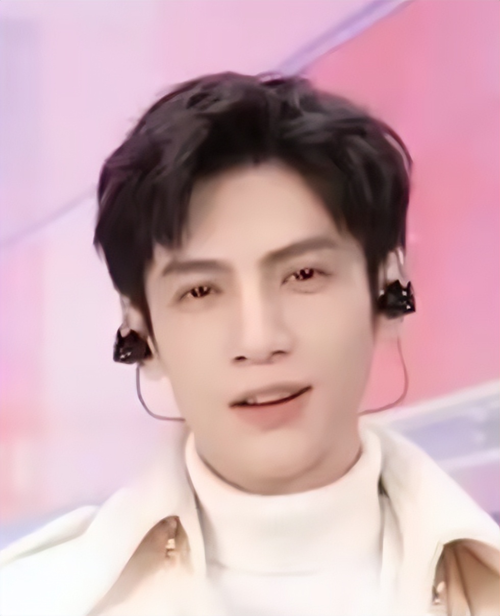 跨年晚会成照妖镜!四位男星撞脸美妆蛋、两人因实力差被吐槽!