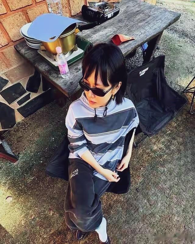 孙艺珍惊现短发新造型!玄彬掌镜拍照甜如蜜,恩爱日常羡煞全网。