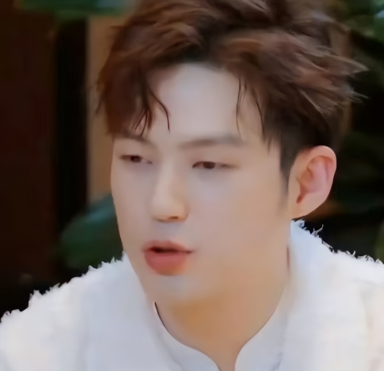 被董力的财力吓到了，以为他只是18线艺人，没想到经济实力这么强