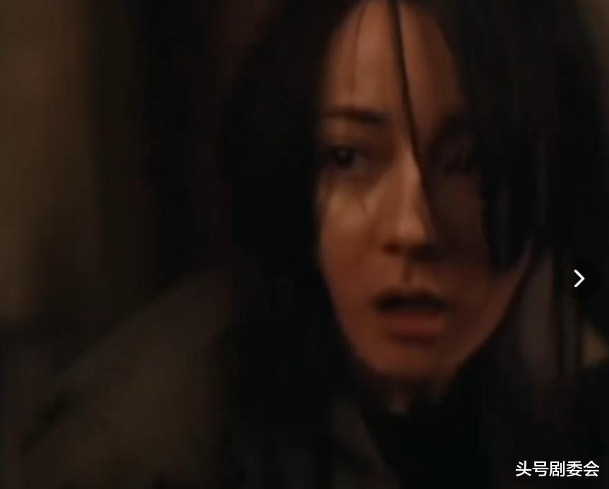 不会演别尬演刑警！表情僵硬、瞪眼的迪丽热巴，给内娱上了一课