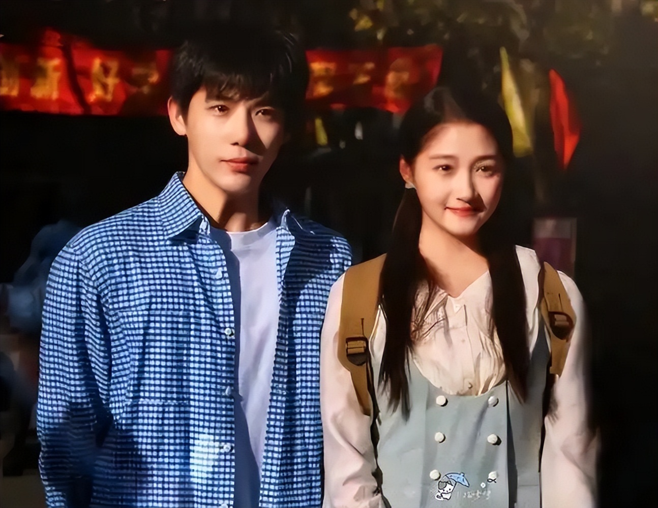 丑闻风波6天后，关晓彤王安宇接连官宣喜讯，撕下鹿晗最后的体面