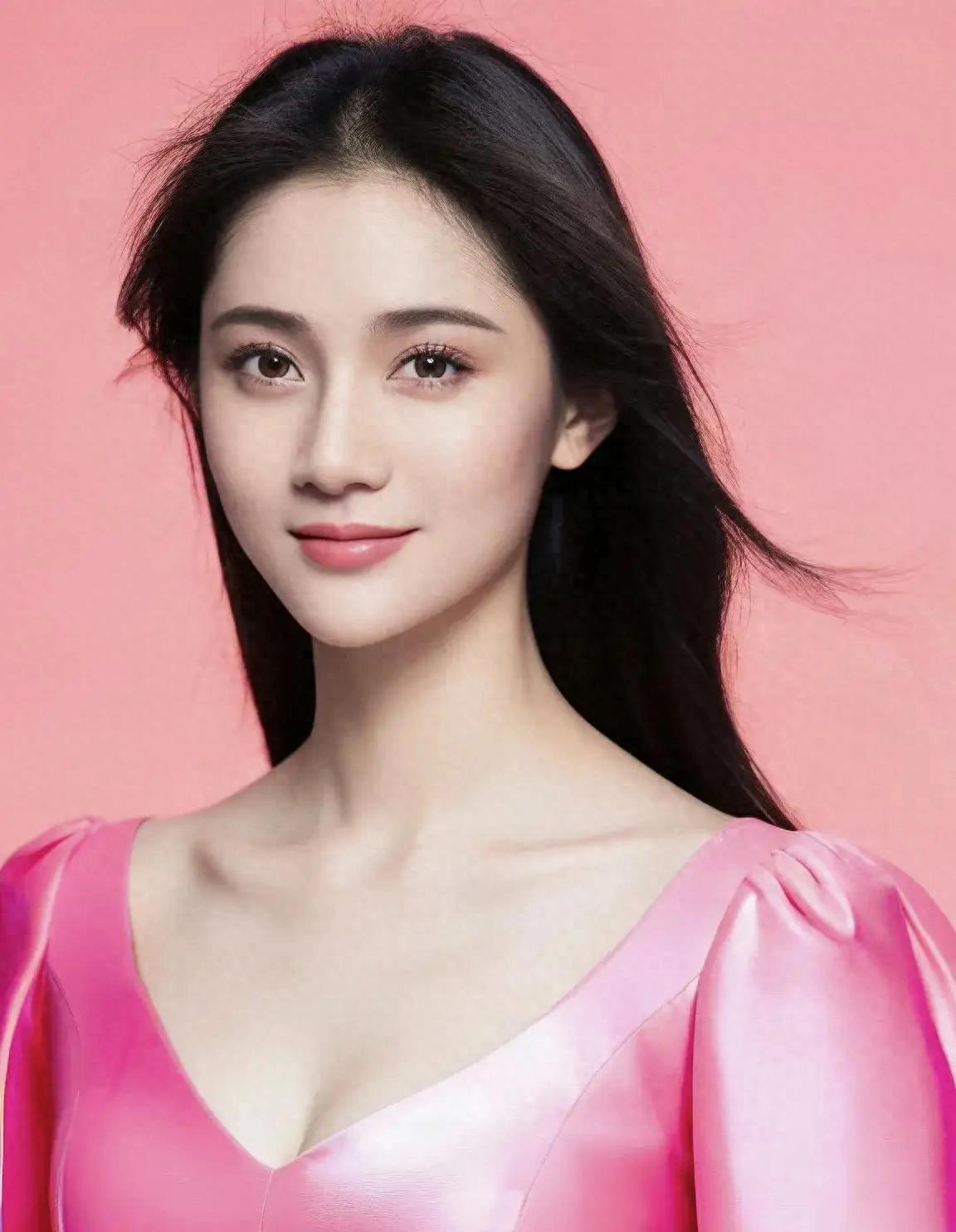 美女王楚然：在争议中蜕变的95花实力派！