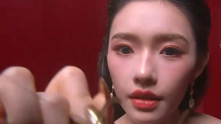 魔鬼镜头又来了！芭莎盛典怼脸拍太真实，杨幂干脆躲开不让拍正脸