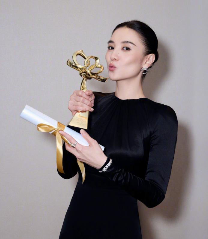 人在做天在看，44岁宋佳被贴标签多年不辩解 如今走上了另一条道路