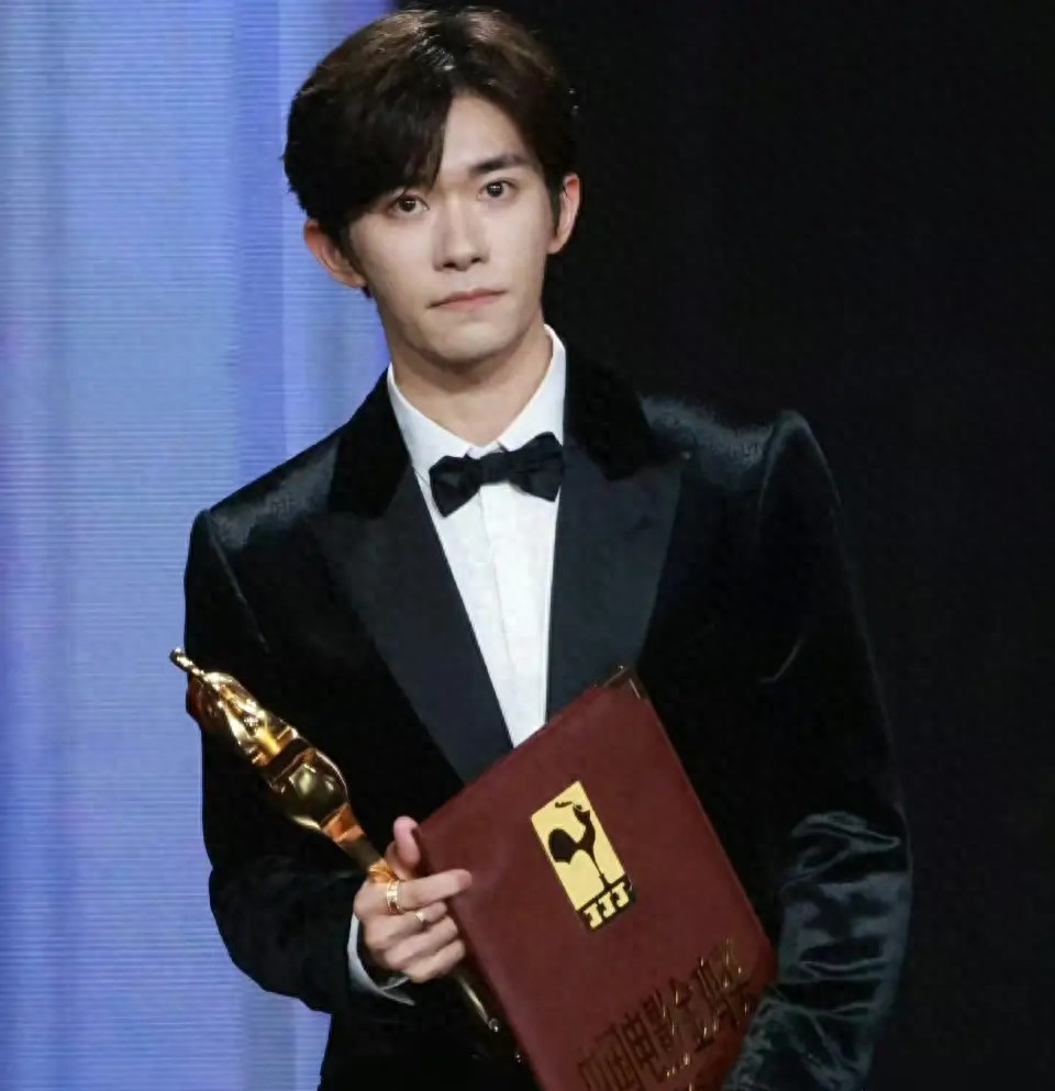 金鸡奖圆满收官，2人实至名归，1人扬眉吐气，1人白挨好几天骂！