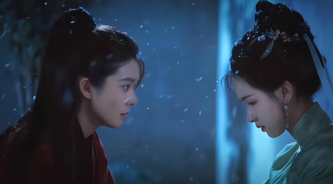 同样露香肩，《雁回时》33岁陈都灵和30岁傅菁对比，差别出来了