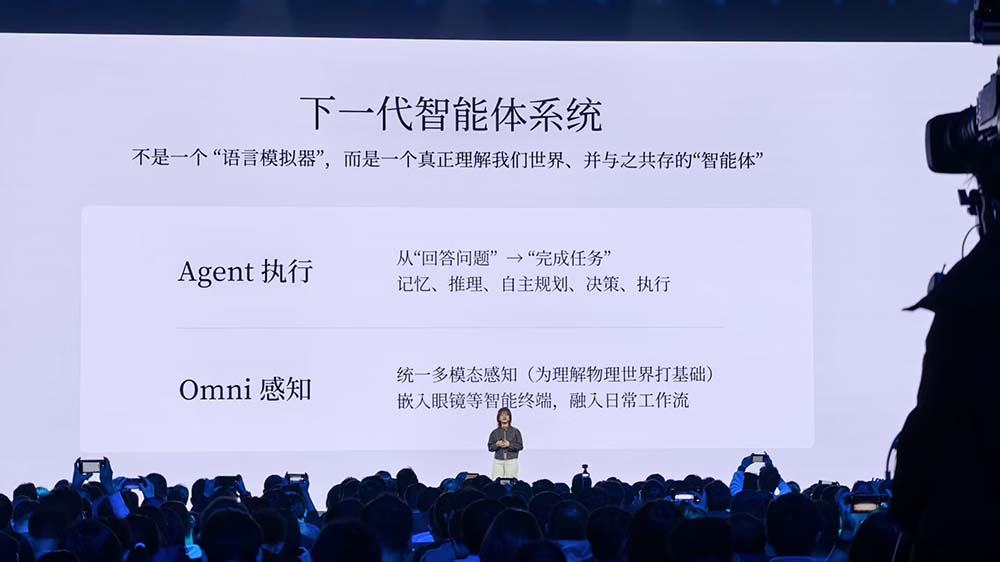 金句媲美雷軍！羅福莉首次站臺小米演講，揭秘MiMo大模型和背后團隊