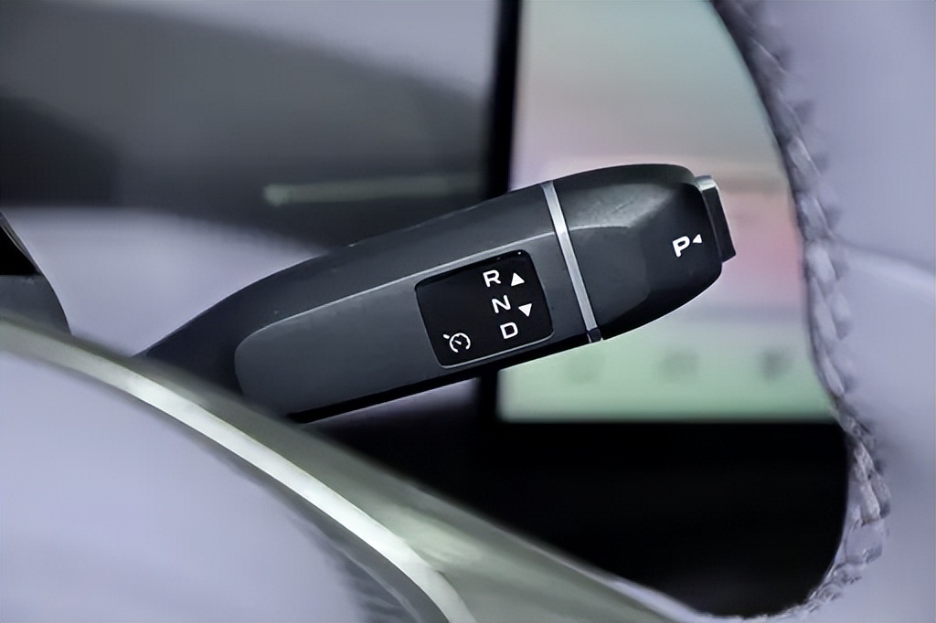 智能配置拉满，纯电续航670km，这样的轿跑还挑什么？