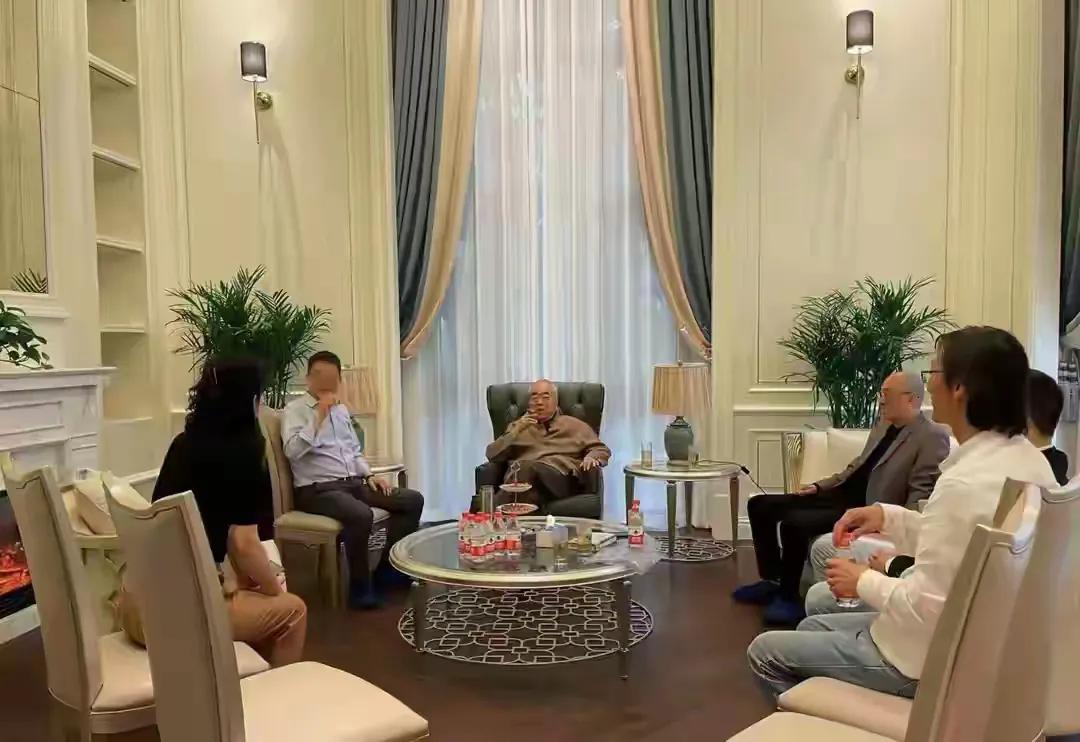 范增新房曝光，全是定制高奢家具，旧房子给继子，范晓慧被架空？