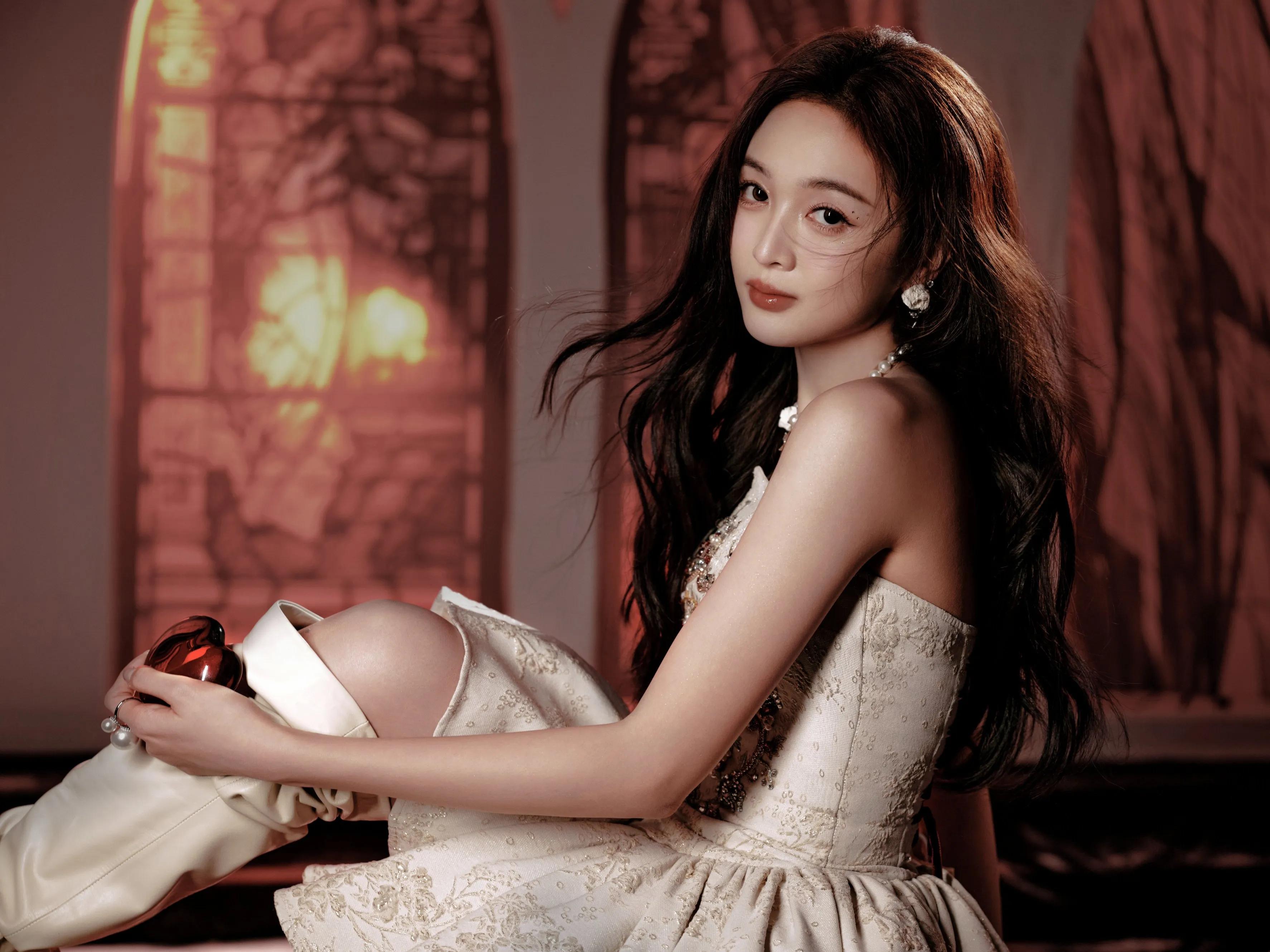 吴宣仪写真美图，女王大人