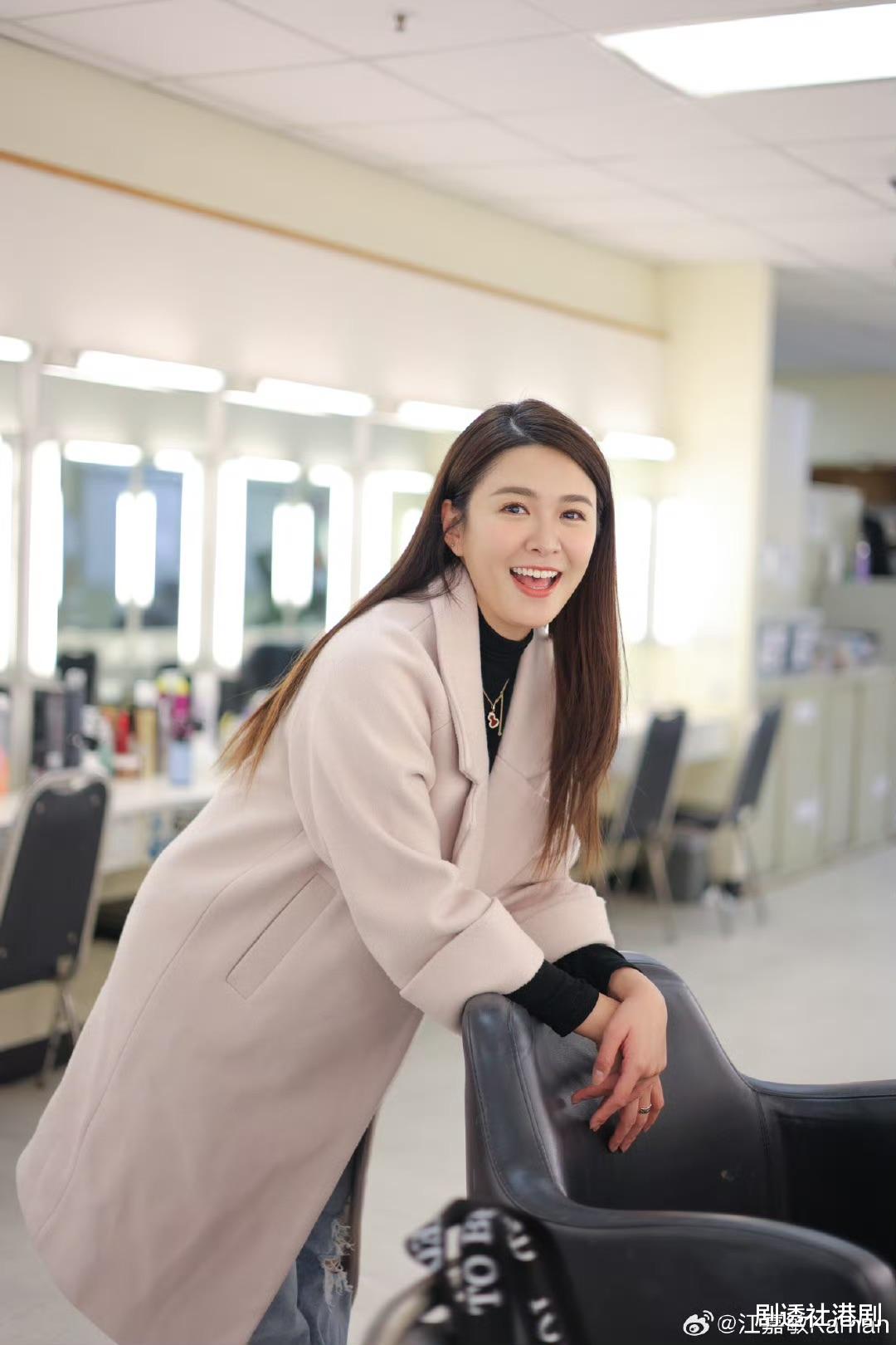 TVB小花离巢谋出路！曾和视帝传绯闻欲跳楼，因短发和前任分手