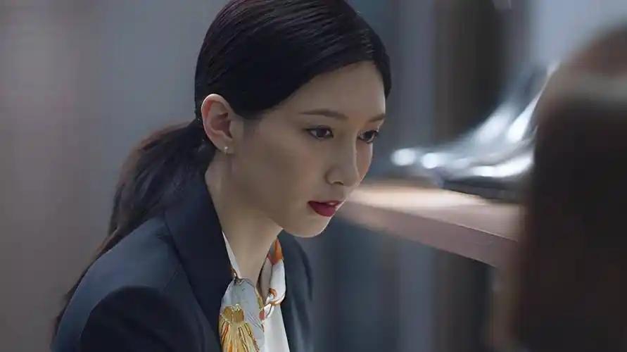 女明星别动脸!39岁江疏影现身活动,嘴歪脸僵、胖到认不出!