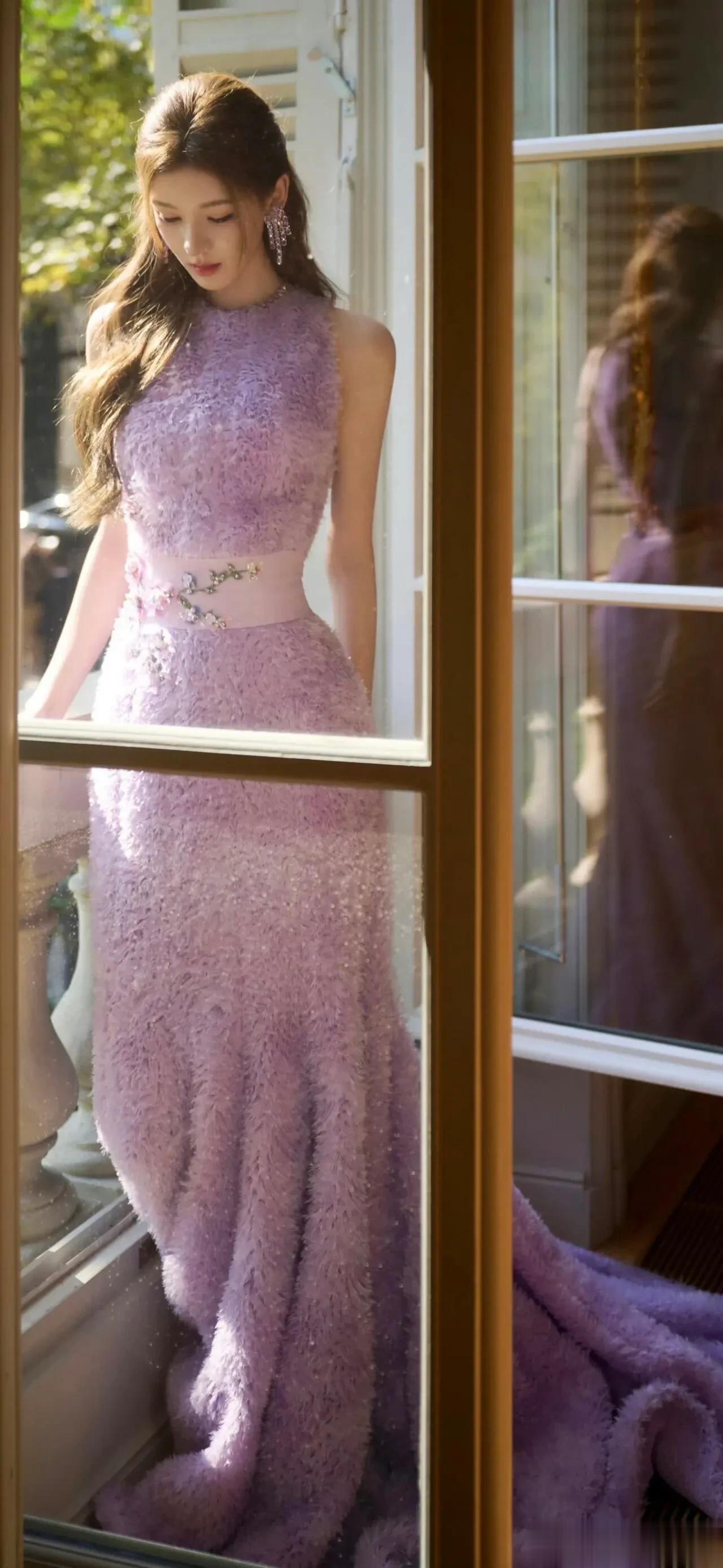 张予曦巴黎高定秀造型：把“在逃公主”穿在身上