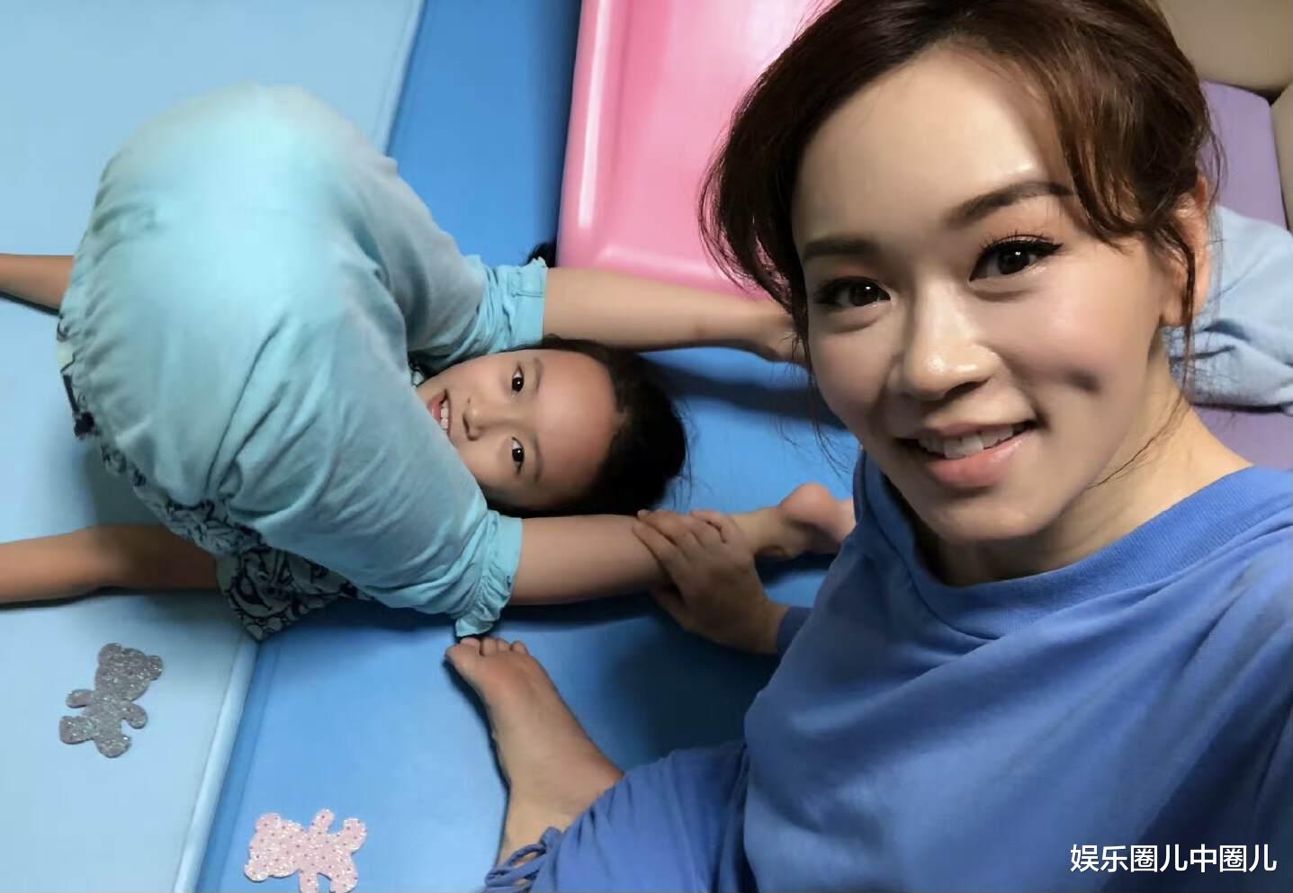 前tvb花旦为养家,直播陪聊到深夜,曾提供付费服务1小时1.5万