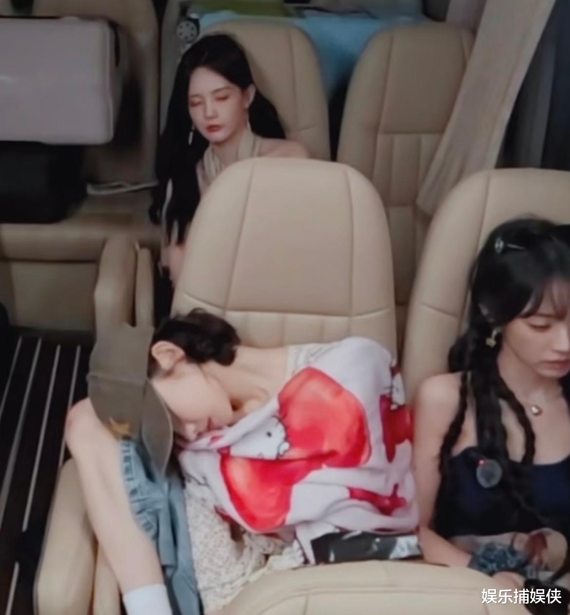 张艺凡“睡姿”引热议:柔韧背后的努力与艺术魅力