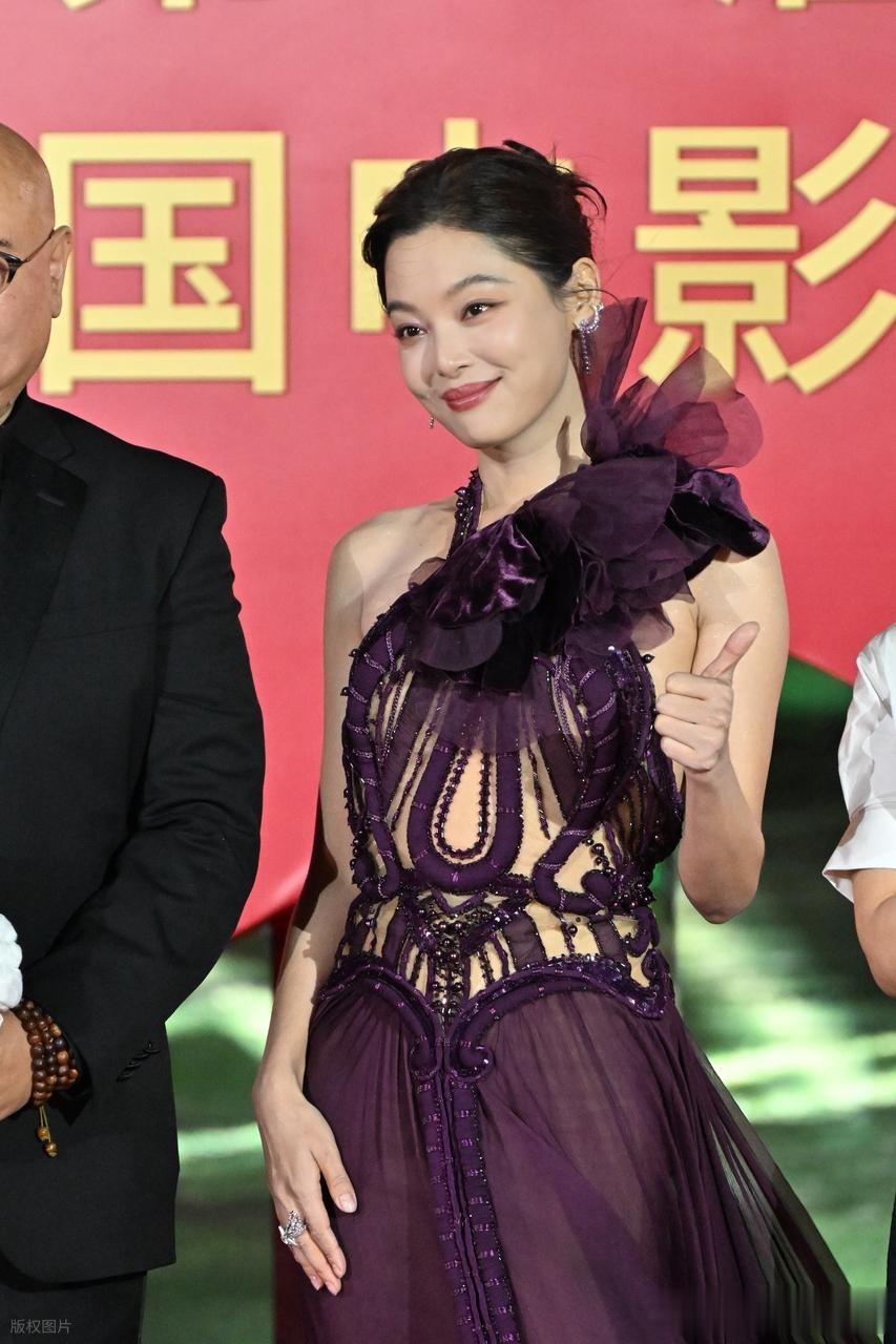 第38届金鸡奖闭幕红毯：辛芷蕾