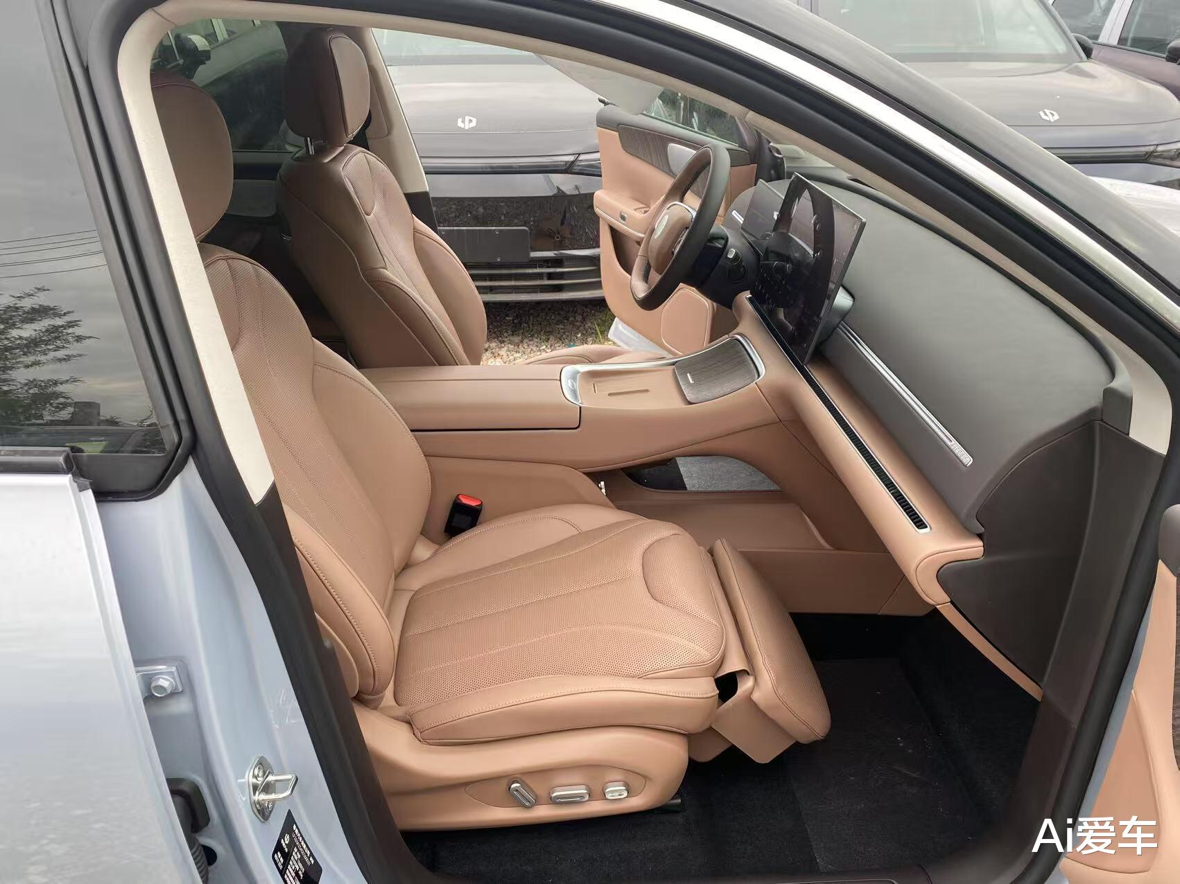 新款零跑C11实车现身!标配激光雷达,HUD+800V快充+续航1220km