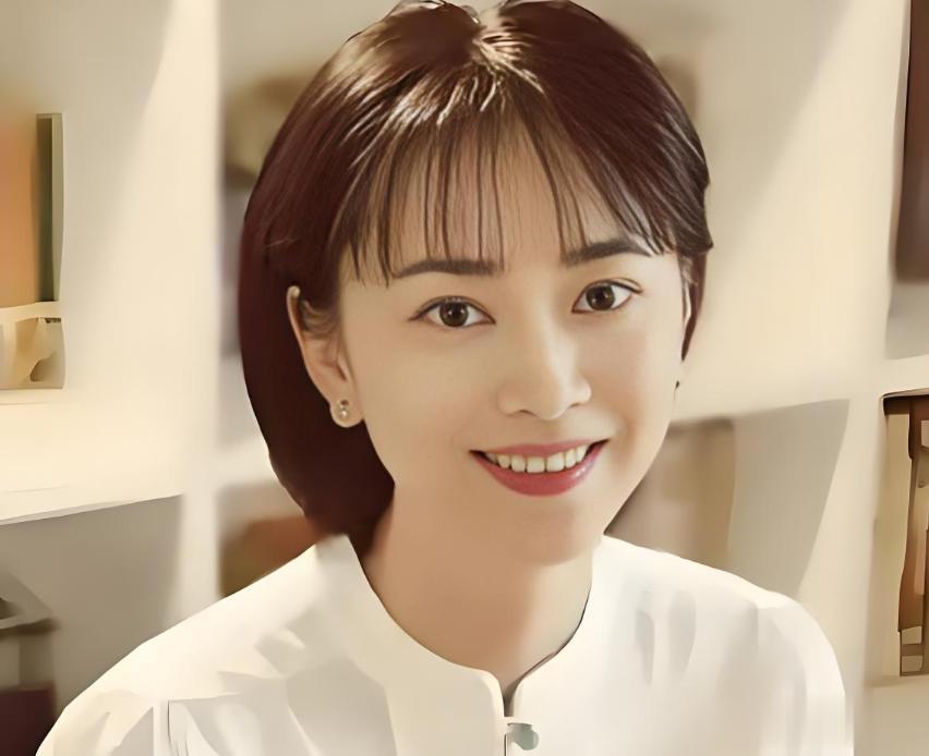 她是最干净的女演员，与小4岁丈夫结婚18年零绯闻，对婆婆像亲妈