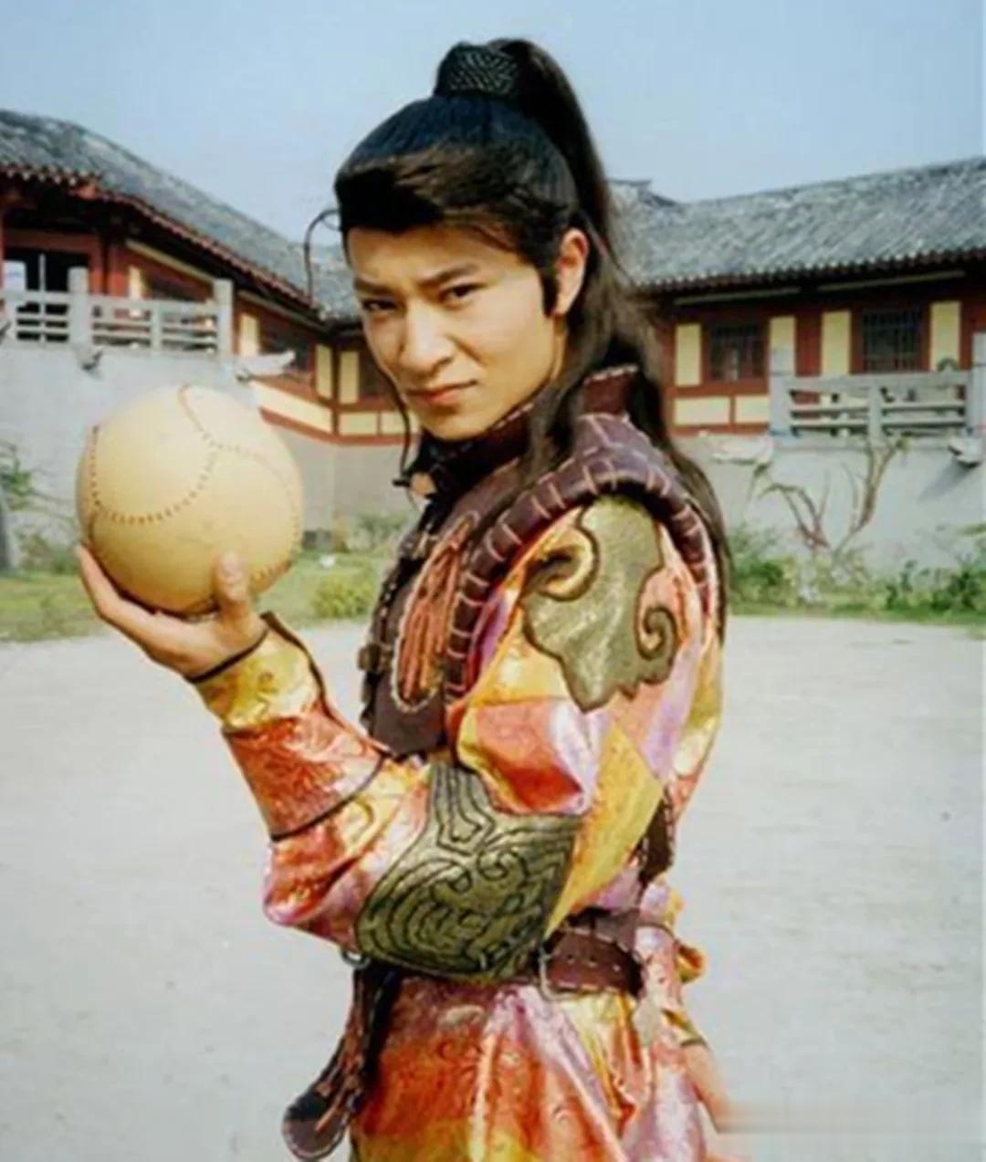 脸僵认不出！反派专业户新剧变脸！曾否认医美，病因和李连杰一样