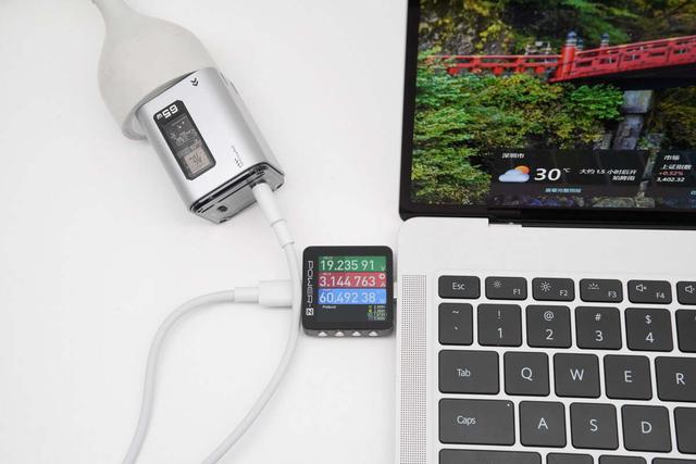 便攜與性能兼得？紅魔氘鋒能量塊mini65W充電器評測