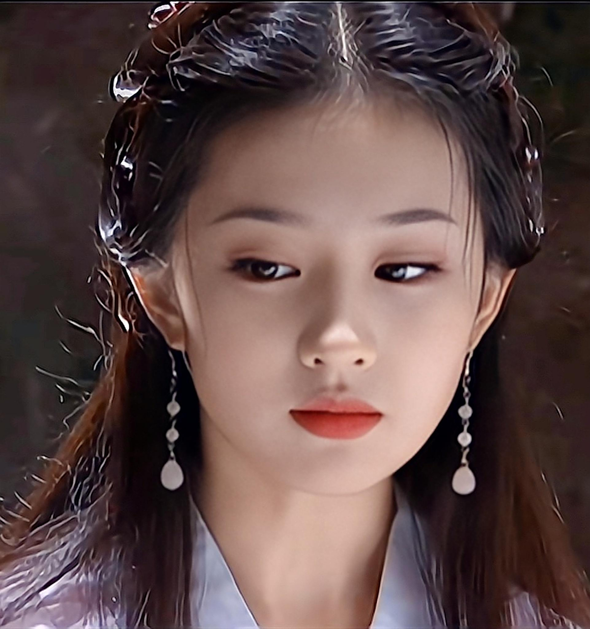 遭金鹰奖除名、争议缠身，38岁的刘亦菲，终是为母亲的\糊涂\买单