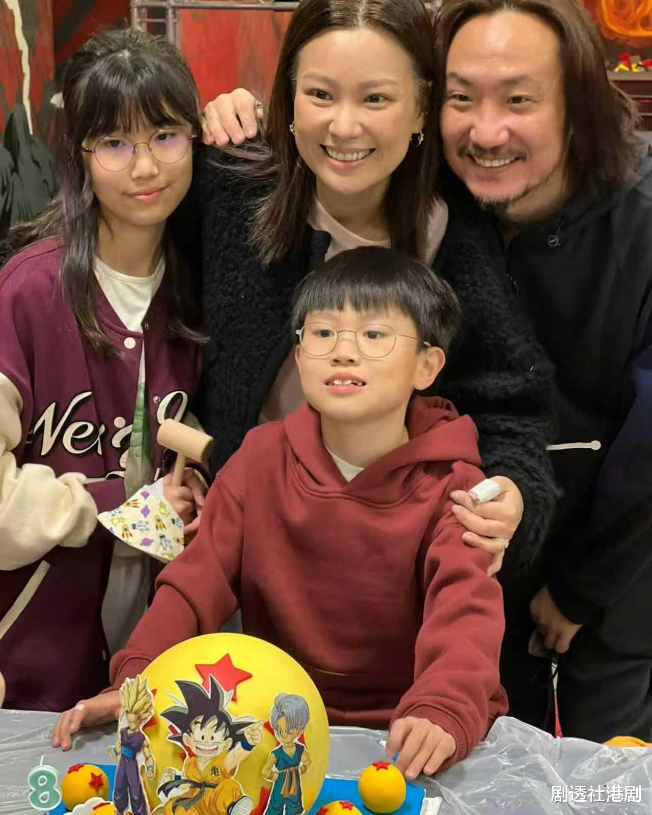 香港知名女星近况曝光！面容憔悴现身拜佛，前夫月付六位数赡养费