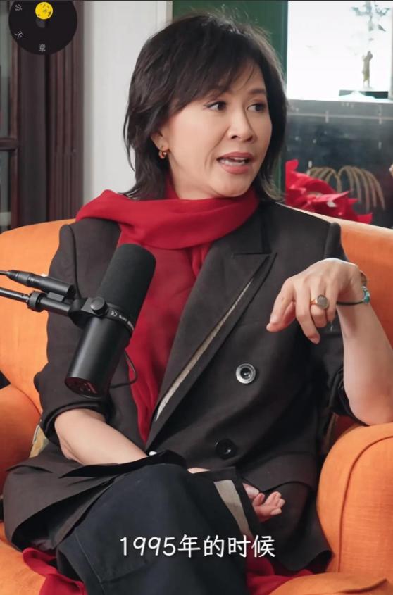 章泽天工作进度真快！首录播客第一期嘉宾是刘嘉玲，3亿豪宅超大