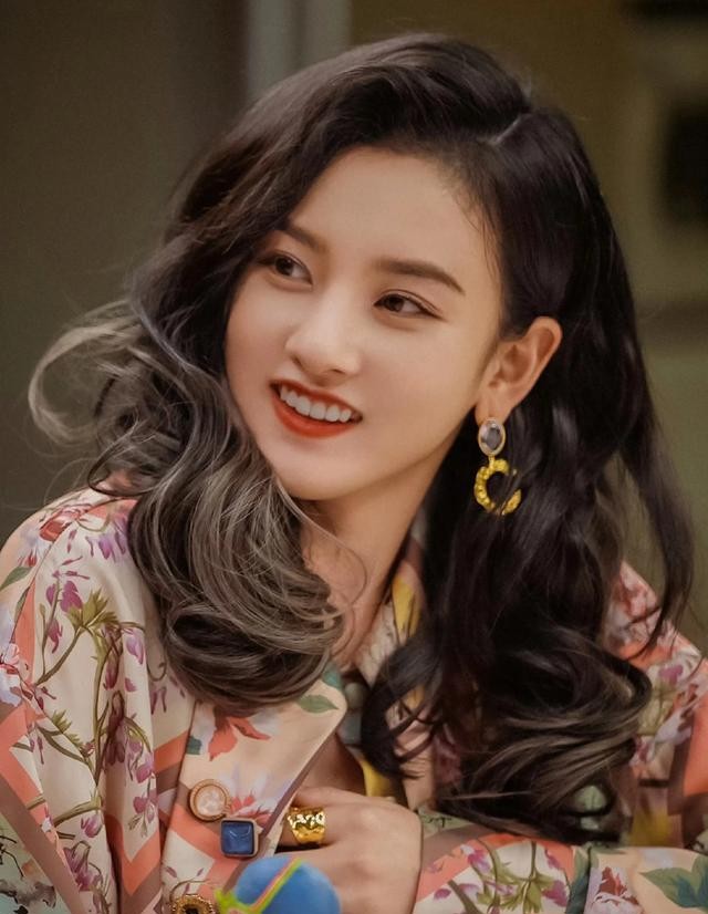 女演员长相多重要?看《淬火年代》搭张新成的宋祖儿和张月就知道