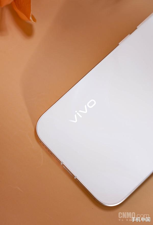 vivo S50：掌心里的冬日“告白” 一臺更懂你的口袋相機