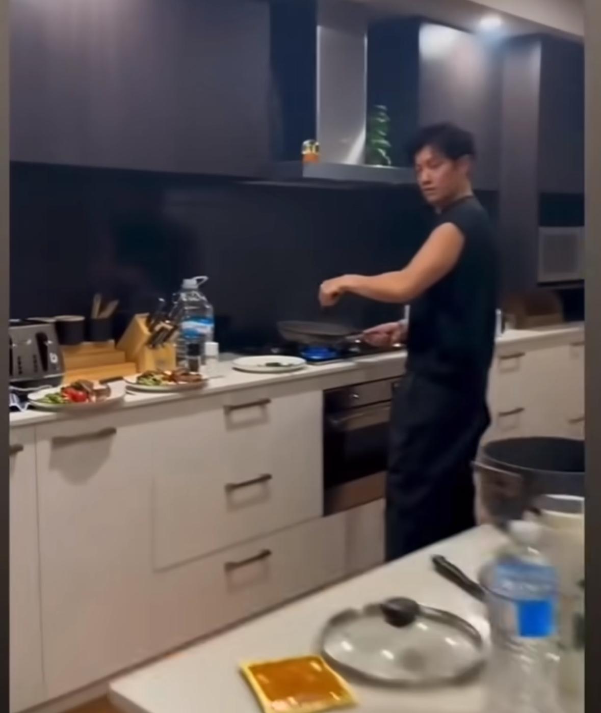 陈乔恩艾伦澳洲度假,夫妻俩回男方母校,艾伦亲自下厨烹饪大餐