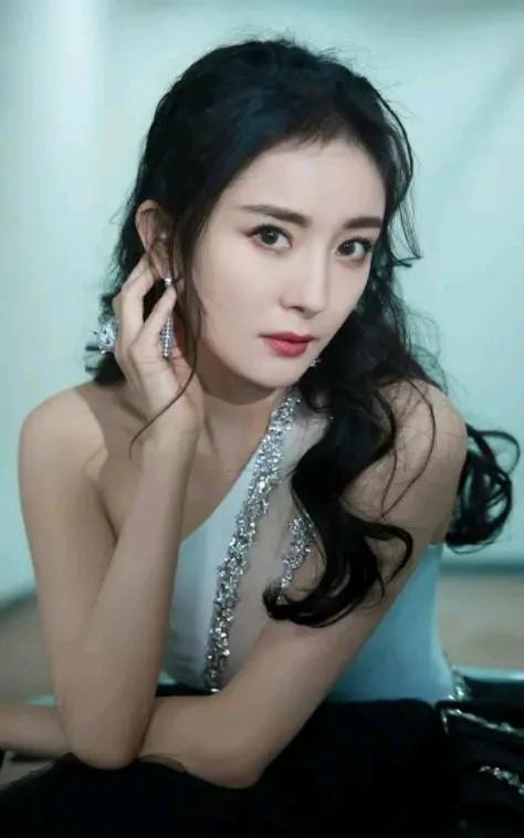 杨幂无疑是其中格外耀眼的那一颗。