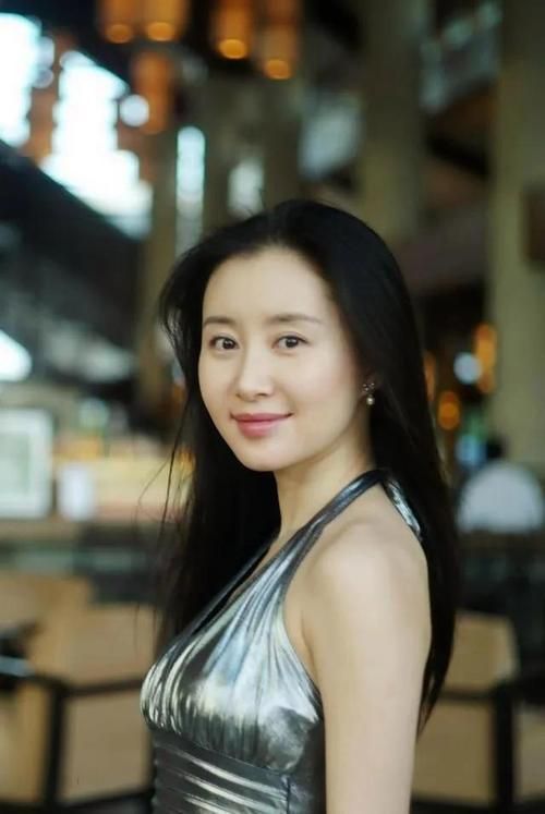 千万粉短剧爆款背后：舒畅的“凤尾”突围战与流量新战场