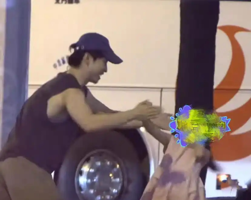 董子健为8岁女儿庆生,带“大福”马场骑马,孙怡还未给女儿祝福