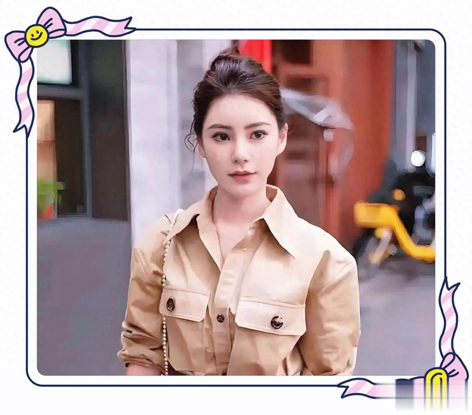 马筱梅三里屯喝咖啡被偶遇，怀孕七八个月，皮肤白皙，少女感十足