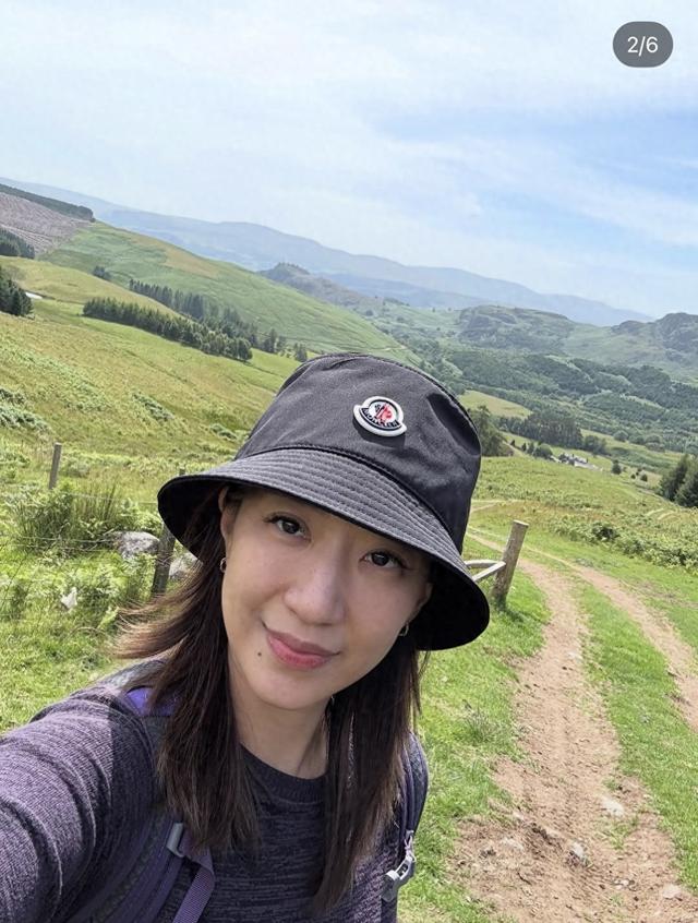 汪圆圆与母亲游苏格兰，在乡野生活返璞归真，每日打球射击好惬意