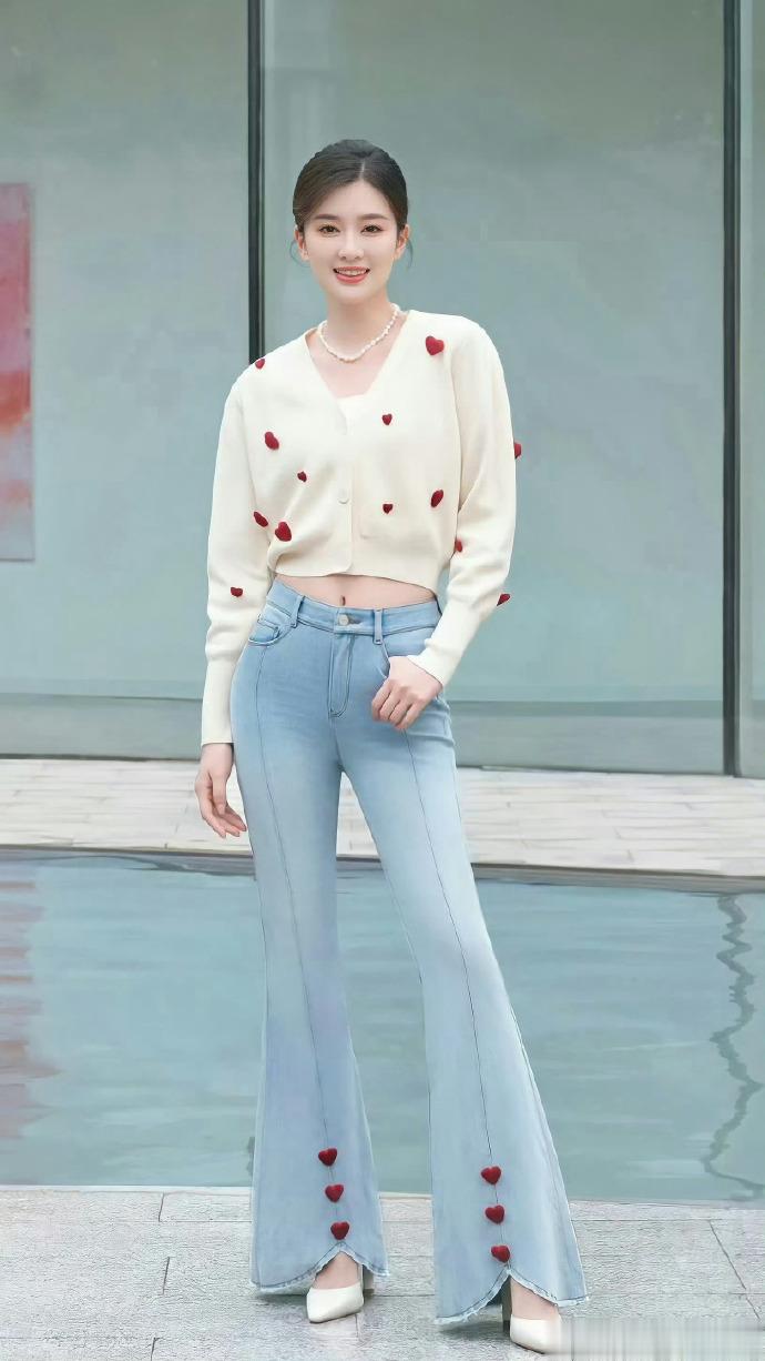 乔欣身材绝了!大长腿搭配优雅曲线,独特魅力藏不住,太养眼睛了