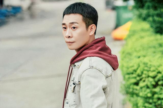 《士兵突击》20周年团聚,宝强稳站C位,张译陈思诚李晨却都缺席