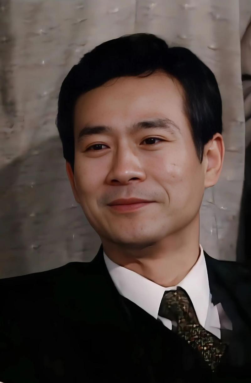 3段婚史4个女儿，靠妻上位却婚内出轨，曾抛妻弃女的他如今怎样？